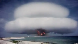 EE.UU. publica videos de pruebas atómicas