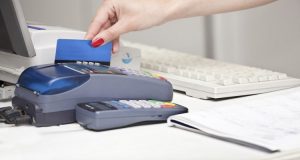 Condenan cajera de RD por robar información tarjetas de crédito