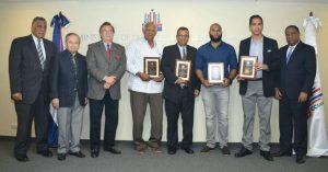 Comisionado reconoce jugadores y ejecutivos Comisionado reconoce jugadores y ejecutivos