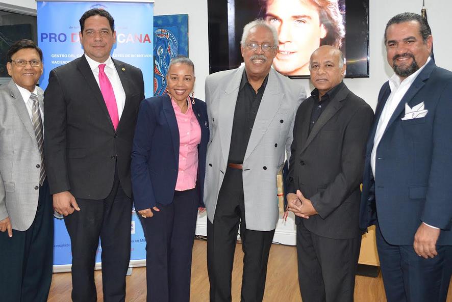 MIAMI: Consulado RD recibe participantes “Tour Arquitectura Miami Five” imagen