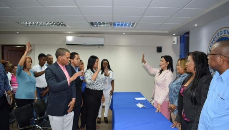 Dirigentes del PRD pasan al PRM imagen