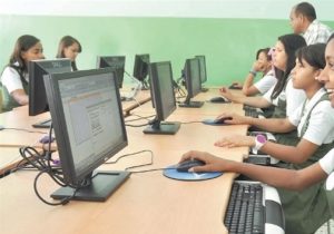Gobierno invertirá RD$20 mil MM en equipos informáticos para escuelas Gobierno invertirá RD$20 mil MM en equipos informáticos para escuelas