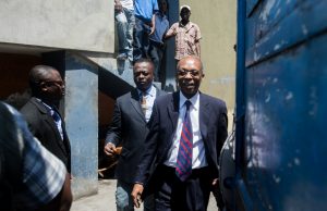 HAITI: Disparan contra el vehículo del expresidente Aristide