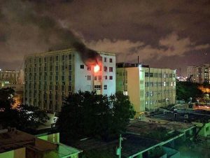 Incendio afecta edificio de consultorios Centro Médico UCE, en Santo Domingo Incendio afecta edificio de consultorios Centro Médico UCE, en Santo Domingo