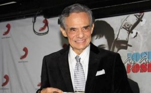 Desmienten deterioro salud cantante José José