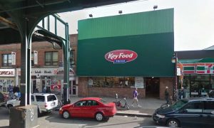 Racista golpea latina en Queens y le grita debe ser deportada