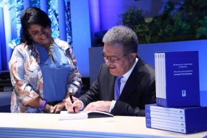 SANTIAGO: Leonel Fernández pone a circular colección de libros SANTIAGO: Leonel Fernández pone a circular colección de libros