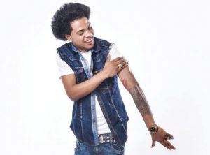 Liro Shaq se posiciona con el tema “Dale un botón”