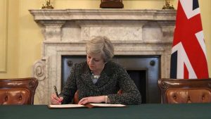LONDRES: Theresa May firma carta para solicitar ‘Brexit’ a la UE