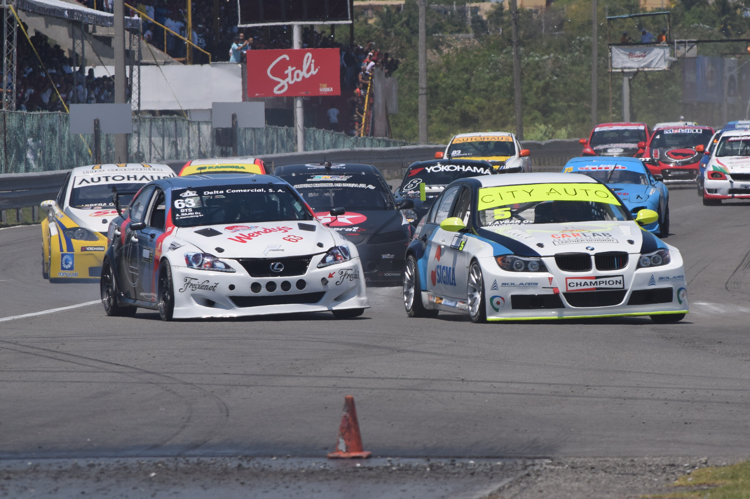 Valverde, Cabrera y Toribio dominan en autos y motos imagen