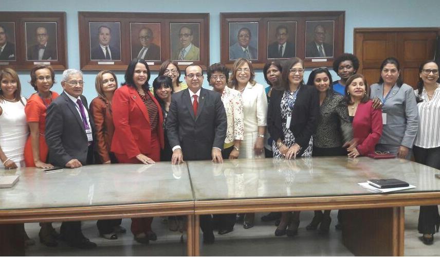 Ciudad Panamá declara a Minuo Tavárez huésped distinguida imagen