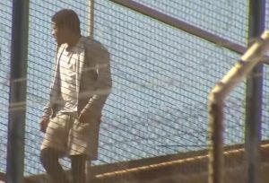 BARCELONA: Reo dominicano sube a techo prisión en intento de fuga BARCELONA: Reo dominicano sube a techo prisión en intento de fuga