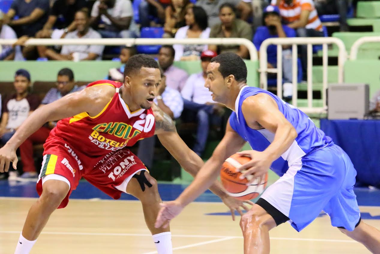 Quisqueya y San Martín empates en basket de la LR imagen