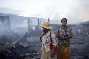 Incendio destruye mercado en capital de Haití