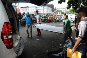 Policía mata hombre al que atribuye haber asesinado a tres personas Policía mata hombre al que atribuye haber asesinado a tres personas