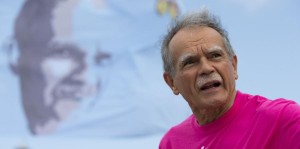 Oscar López es recibido con vítores en Nueva York pese a polémica