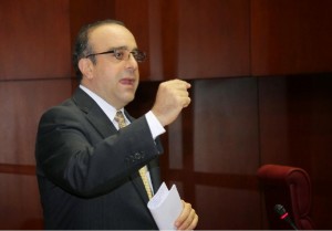 Presidente de la Comisión de Justicia Senado enfrenta medidas juez Ortega