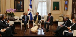 Medina se reúne con constructores de escuelas, ordena agilizar los trabajos