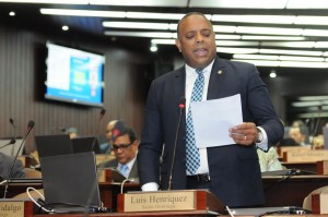 Diputado pide regular bancas lotería