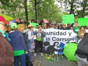 NUEVA YORK: Dominicanos realizan vigilia y anuncian piquete al Consulado