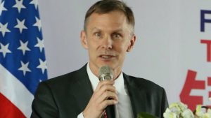 Renuncia embajador de EEUU en China por salida Acuerdo de París