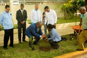 Advierten amenazas por  vertido desechos contaminantes en río Ozama