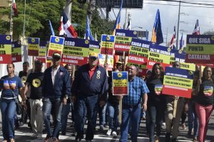 UDC marcha en rechazo a la suspensión trabajos de Punta Catalina