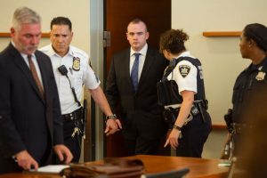 Acusan a policía de muerte a tiros de anciana esquizofrénica en Nueva York