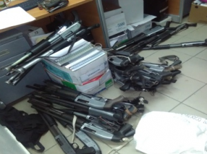 MOCA: Policía ocupa 65 armas de distintos calibres
