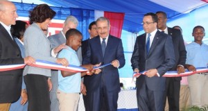 AZUA: Presidente entrega dos centros educativos