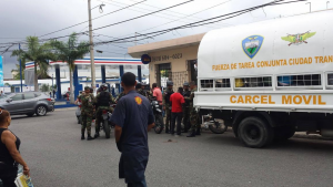 Denuncian atropellos contra haitianos detenidos por militares RD