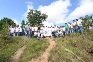 Voluntariado Bancentraliano reforesta río Ozama