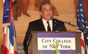 Cónsul República Dominicana reconoce 374 estudiantes EU