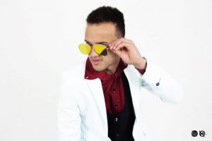 Mike García se lanza al ruedo artístico con salsa