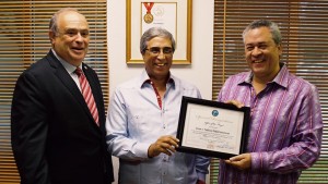 Entregan reconocimiento sello disquero Juan y Nelson Entregan reconocimiento sello disquero Juan y Nelson