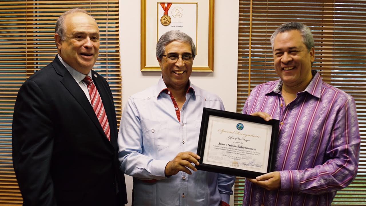 Entregan reconocimiento sello disquero Juan y Nelson imagen