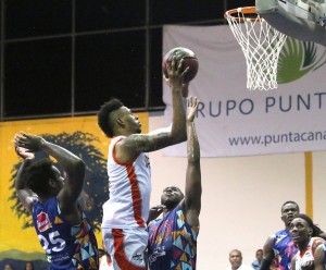 Cañeros y Titantes obtienen triunfos en LNB Banreservas