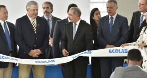 Presidente inaugura planta de empresa Ecolab en zona franca Las Américas