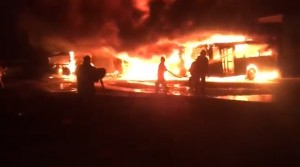 Fuego destruye al menos 9 autobuses en el centro de depósito de la OMSA en SD