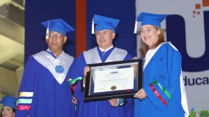 Domínguez Brito recibe doctorado honoris causa