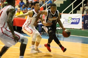 Metros y Huracanes ganan en la LNB Banreservas 2017