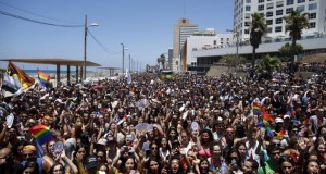 EE.UU: Miles marchan por los derechos de los homosexuales y contra Trump