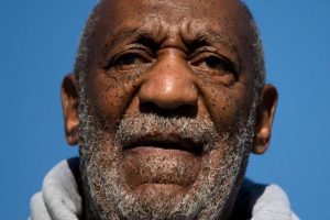 Inicia juicio actor Bill Cosby por agresión sexual