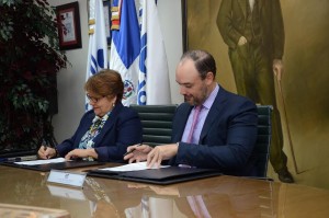 Indotel dota de 20 equipos informáticos a la Oficina Nacional de Meteorología