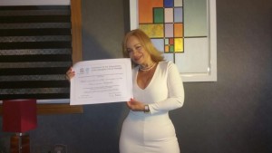 UNESCO entrega certificado a merenguera Miriam Cruz