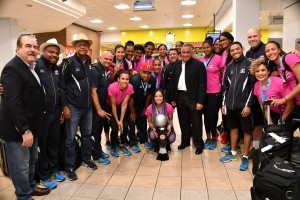 Equipo voleibol femenino de RD llega con entusiasmo