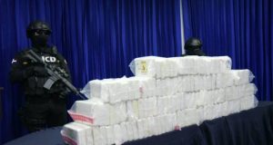 4 militares y civil apresados por 140 paquetes droga