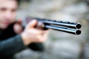 SANTIAGO: Hombre mata dos sorprendió robando en su casa