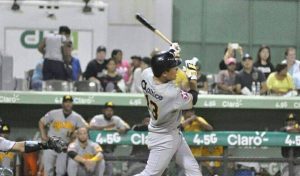 Águilas quitan invicto a las Estrellas en beisbol invernal Águilas quitan invicto a las Estrellas en beisbol invernal