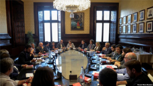Líderes catalanes aplazan declaración de independencia